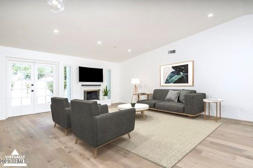 2316 Desert Cove Ave, Phoenix AZ  85028-2411 exterior