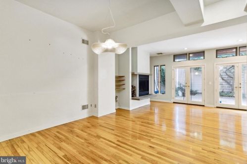 730 Bainbridge St, Philadelphia PA 19146-1807 exterior