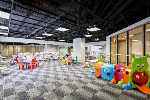 420 Waterside Dr, Chicago IL  60601-4700 exterior