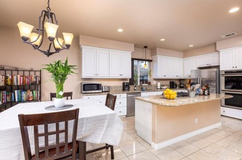 291 Monument Dr, Perris CA 92570-9063 exterior