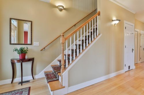 8 Oakmont Dr, Concord NH 03301-6916 exterior