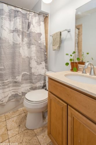 1415 Lunt Ave, Chicago IL  60626-2810 exterior