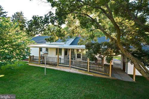 1214 Walnut St, Hanover PA 17331-1529 exterior