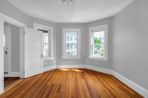 233 Indiana Ave, Providence RI 02905-4403 exterior