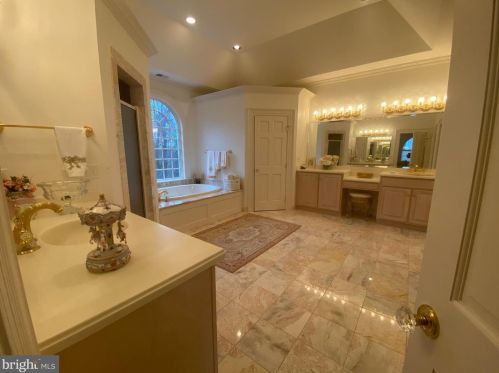 1289 Ballantrae Farm Dr, Mc Lean VA 22101-3027 exterior