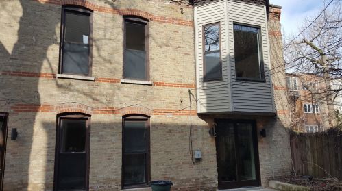 662 Buckingham Pl, Chicago, IL 60657-2422