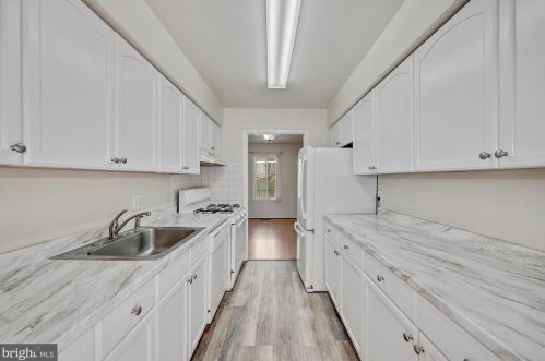 5537 Burnside Dr, Rockville MD 20853-2457 exterior