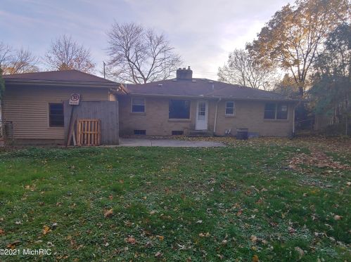 1465 Millbank St, Grand Rapids, MI 49508-2562