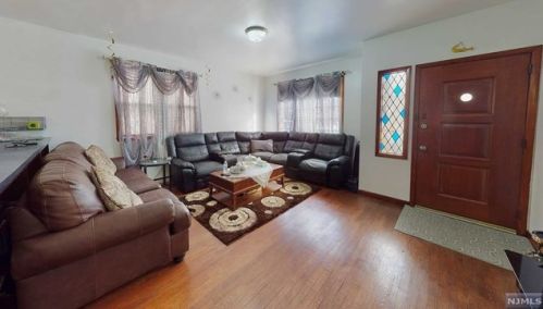 75 Maple St, Paterson NJ  07522-1411 exterior