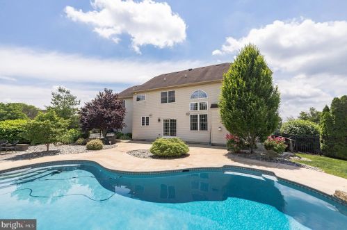 110 Pichelman Rd, Limerick PA 19468-2735 exterior