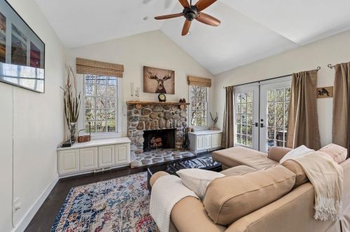 2332 Divot Dr, Saint Louis MO 63131-3240 exterior