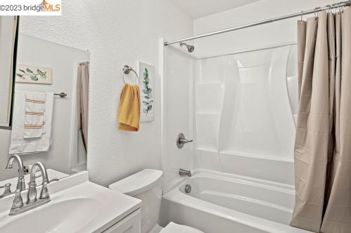 2020 Blake St, Berkeley CA 94704-2604 exterior