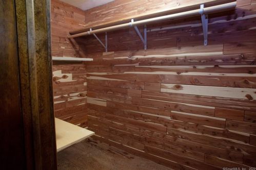 5 Litchfield Dr, Enfield CT 06082-5807 exterior