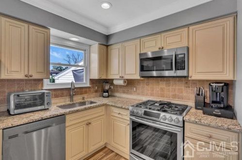 3 Throckmorton Ct, Old Bridge NJ 08857 exterior