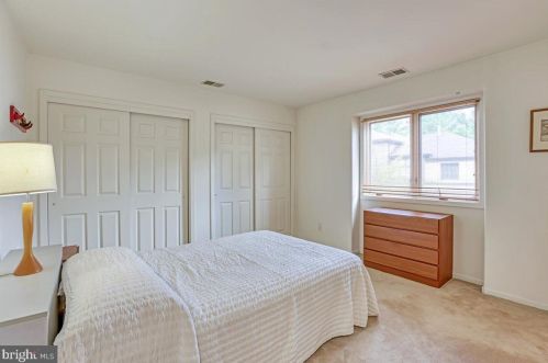 283 Sayre Dr, Princeton NJ 08540-5872 exterior