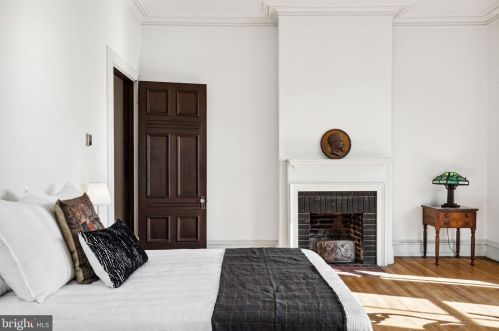 2322 Delancey Pl, Philadelphia PA 19103-6407 exterior