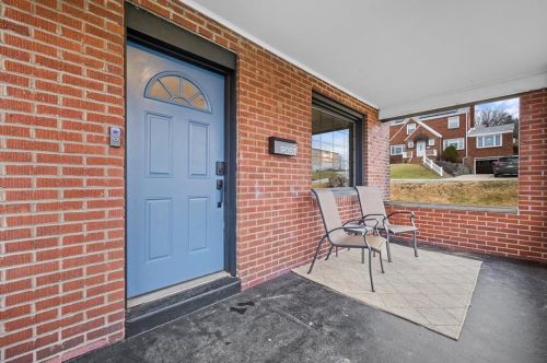 109 Rhodes Ave, Pittsburgh PA  15220-2615 exterior