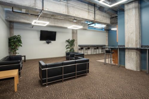 210 Desplaines St, Chicago IL  60661-5500 exterior