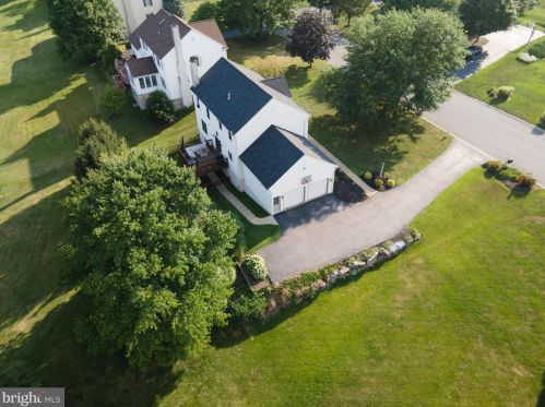 1121 Sunwood Ln, Lancaster PA  17601-7104 exterior