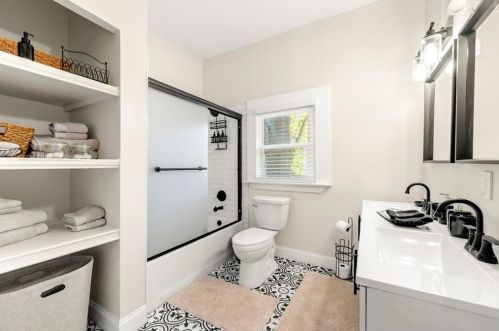 1714 Connally Dr, Atlanta GA  30344-2519 exterior