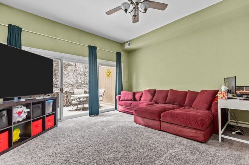 704 Carriage Cir, Pittsburgh, PA 15205-1627