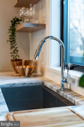 722 Broad St, Philadelphia PA 19146-3119 exterior