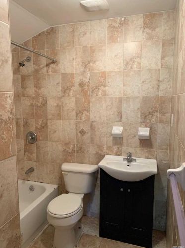 3939 Secor Ave, Bronx NY 10466-2412 exterior