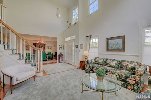 122 Mackenzie Ln, Parsippany NJ 07834-3723 exterior