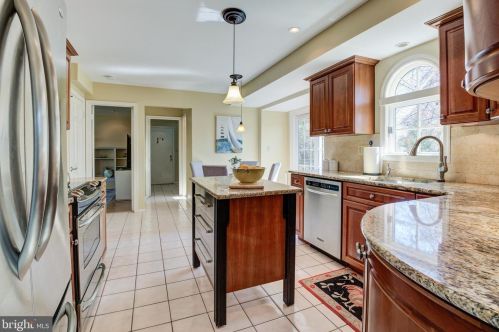 16616 Cutlass Dr, Rockville MD 20853-1332 exterior