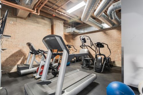 333 Desplaines St, Chicago IL  60661-1151 exterior