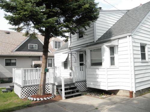 155 71st St, Milwaukee, WI 53214-1655