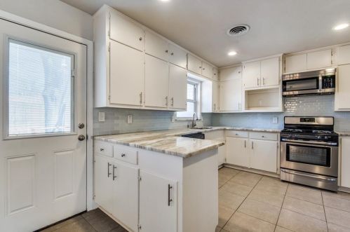 2211 Dewitt St, Irving TX 75062-4210 exterior