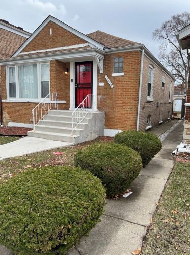 10449 Pr Ave, Chicago IL 60628-1450 exterior