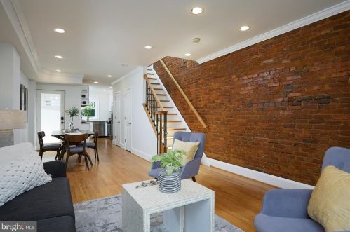 221 E St, Washington DC  20002-7700 exterior