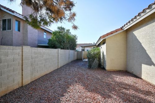 7043 28th Ave, Phoenix AZ  85051-8452 exterior