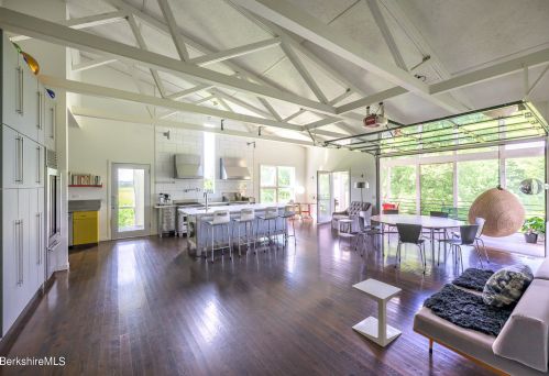 1373 Boardman St, Sheffield, MA 01257-9519