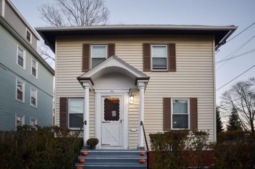 125 Oakland Ave, Providence, RI 02908-3631