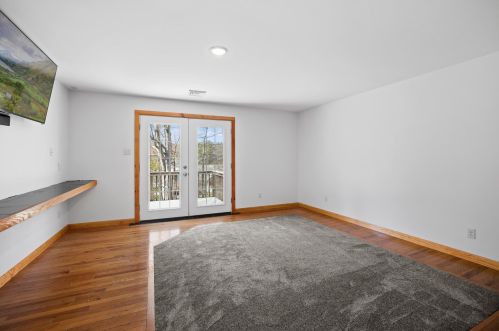 160 Hall Rd, Barrington NH 03825-3211 exterior