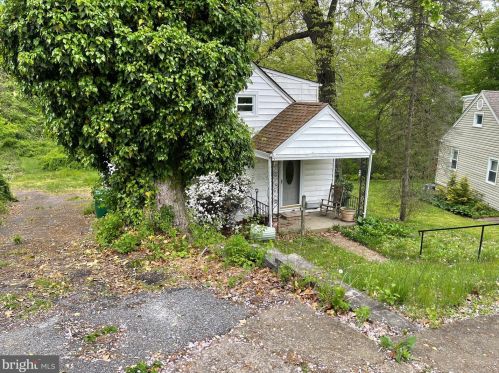 120 Mildred Ln, Chester, PA 19014-2007