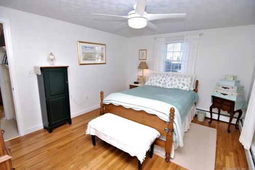 6 Buchanan Rd, Enfield CT 06082-5327 exterior