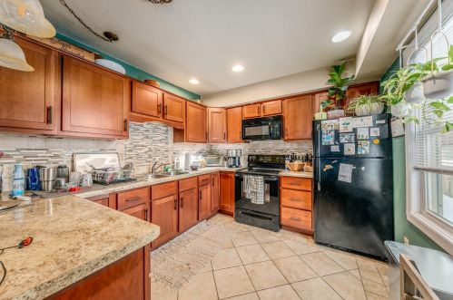 1130 Hamilton St, Milwaukee, WI 53202-2673