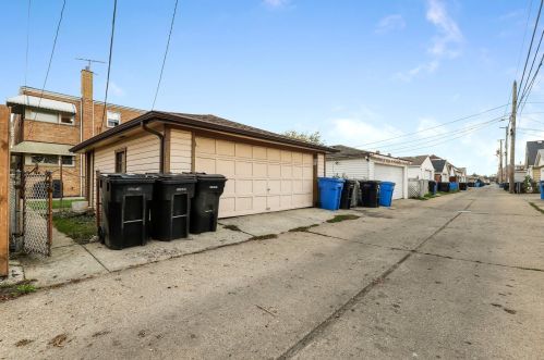 5655 Kenneth Ave, Chicago IL 60646-5907 exterior