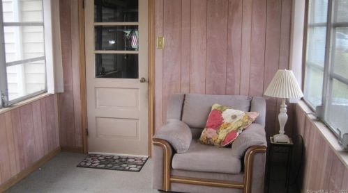 12 Linda Ln, Enfield CT exterior