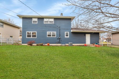 202 Walnut Dr, Saint Charles IL  60174-1540 exterior