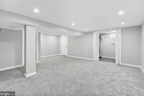 18 Mapledale Ave, Glen Burnie MD 21061-1938 exterior