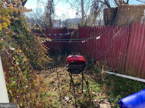 24 10 St, Darby PA 19023-1708 exterior