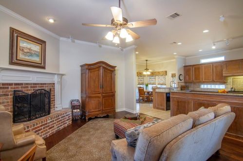 7203 Abrams Pl Ct, Dallas TX 75231 exterior