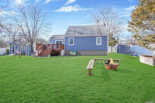 1599 Julia Goldbach Ave, Bohemia NY 11716-1517 exterior