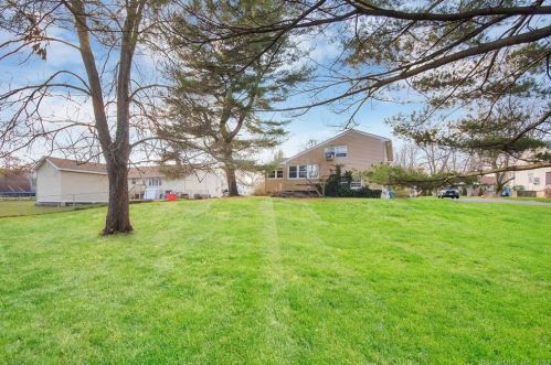 108 Custer Dr, Windsor CT  06095-3940 exterior