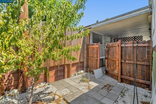 2 Terrace Dr, Concord CA 94518-2047 exterior